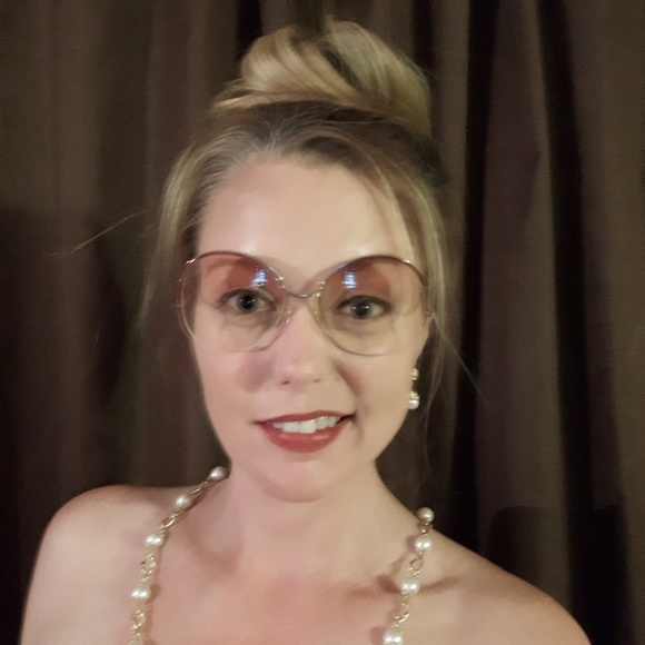 Meet your Posher, Crystal - Picture 6 of 6